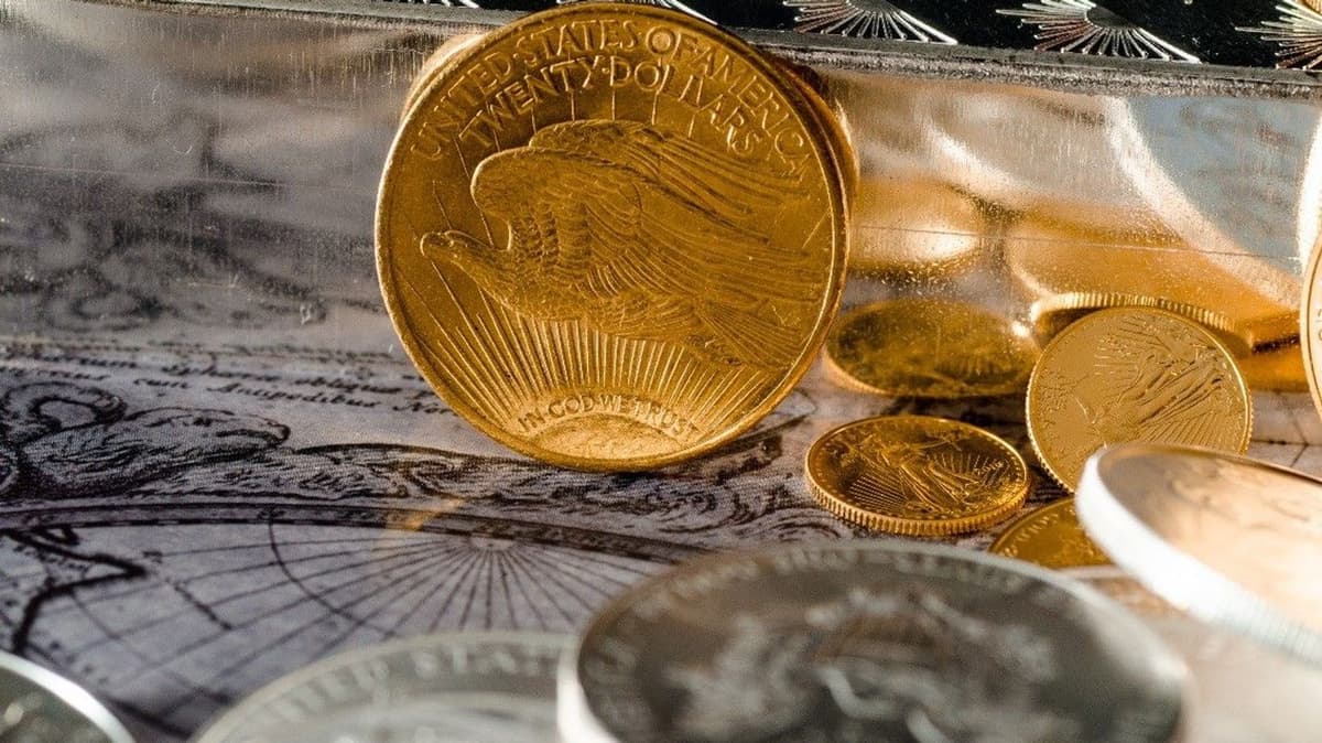 Gold Price Firms as Hormuz Risk Lifts Bullion, Silver Jumps