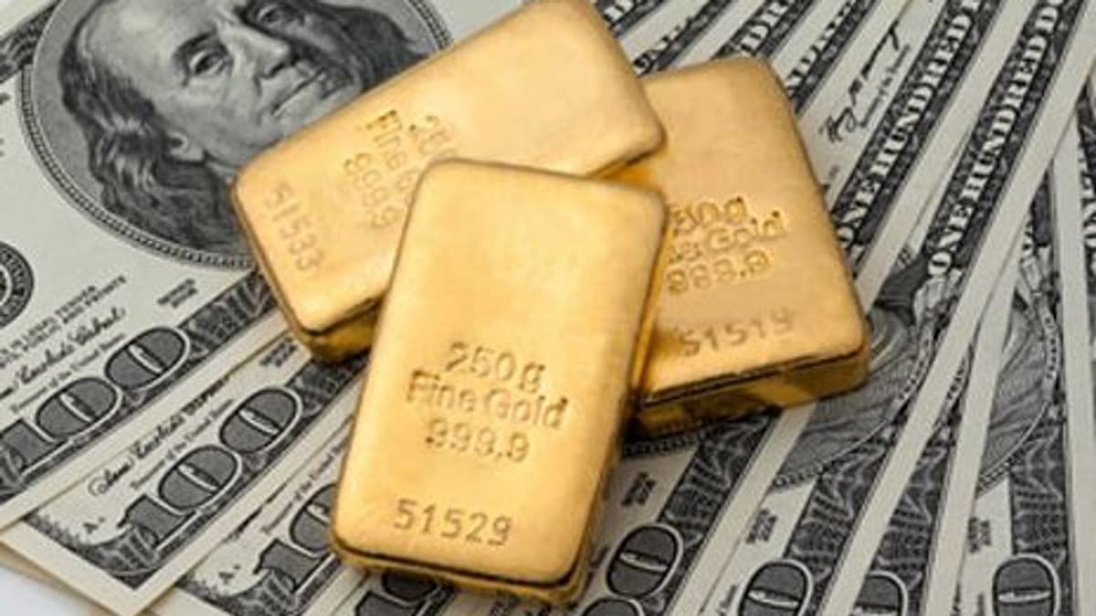 Gold Price Stabilizes Near $4,558 as Oil Eases, Stocks Hit Records
