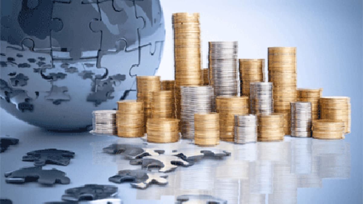 Gold Price Holds $4,650 as Silver Sinks 4.6% on Yield Surge