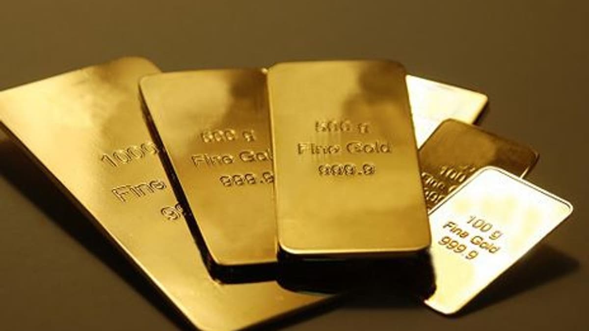 Gold Price Jumps as Dollar Weakens After Oil Shock Reversal