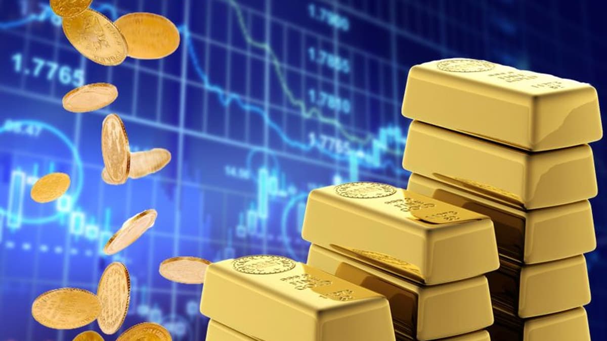 Gold Price Holds Above $4,700 as Silver Jumps on Mixed US Data