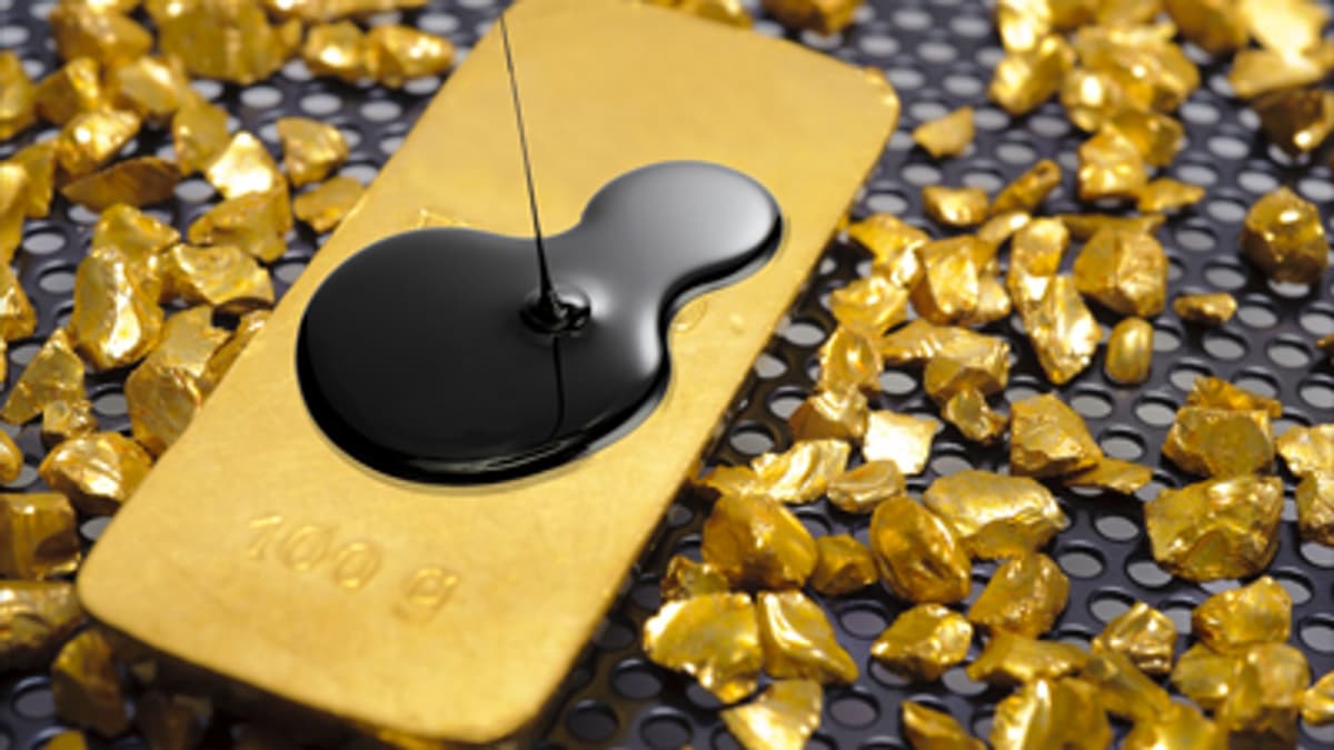 Gold Price Firms as Silver Surges on Oil-Driven Inflation Fears